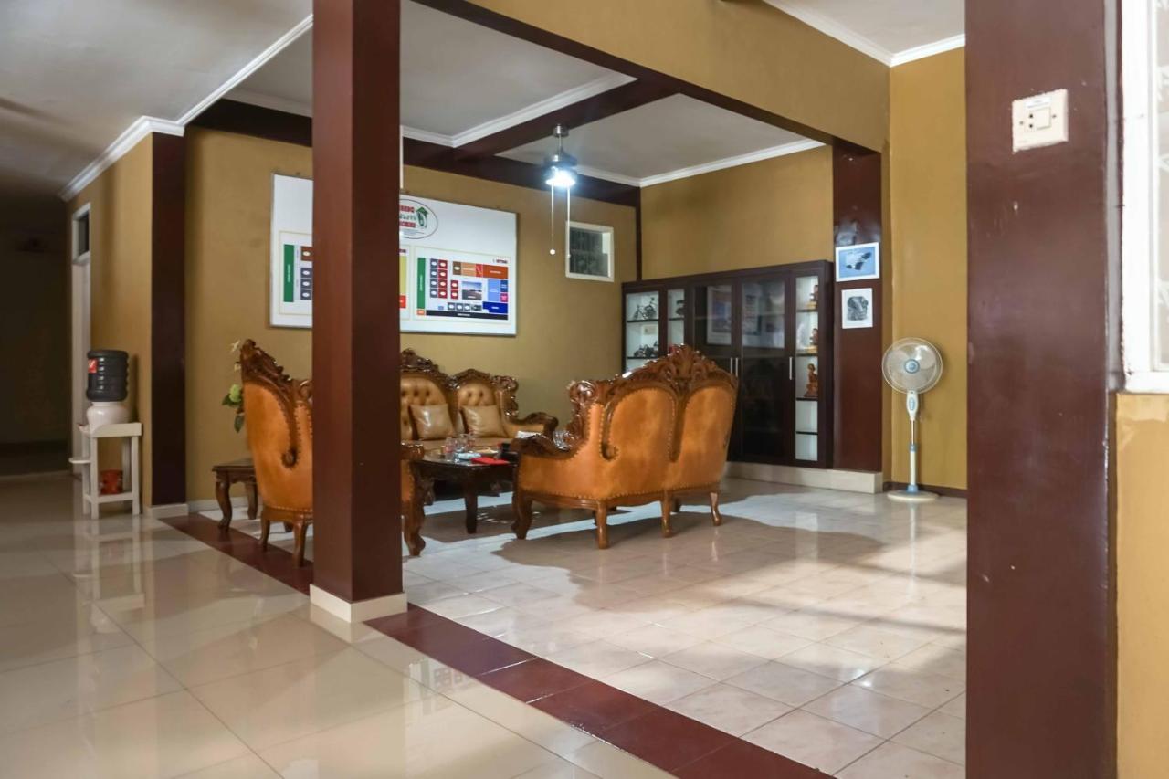 Отель Omah Kalimosodo Mitra Reddoorz Near Stasiun Malang Kota Baru Экстерьер фото