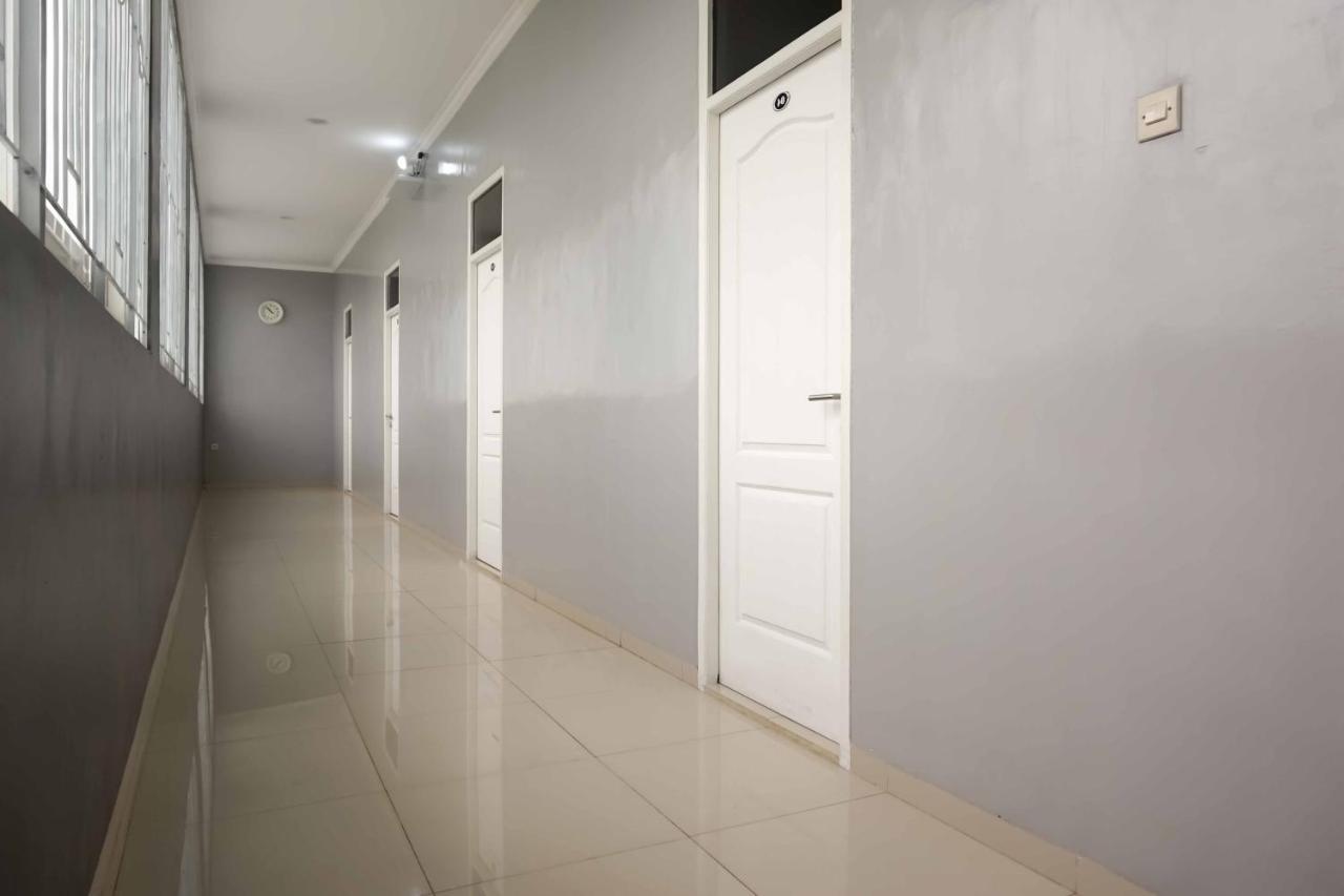 Отель Omah Kalimosodo Mitra Reddoorz Near Stasiun Malang Kota Baru Экстерьер фото