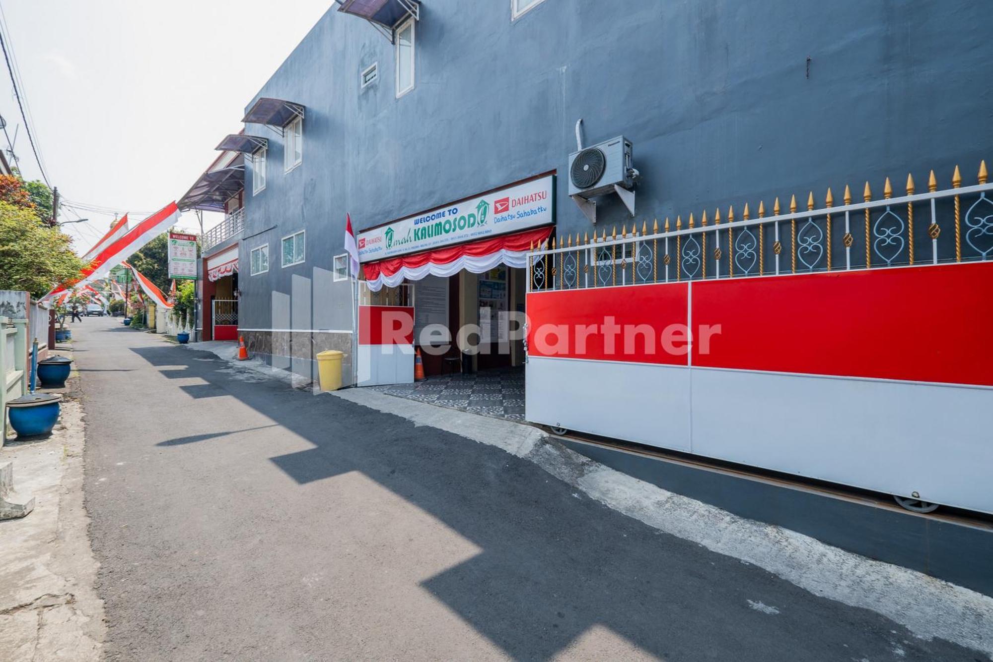 Отель Omah Kalimosodo Mitra Reddoorz Near Stasiun Malang Kota Baru Экстерьер фото