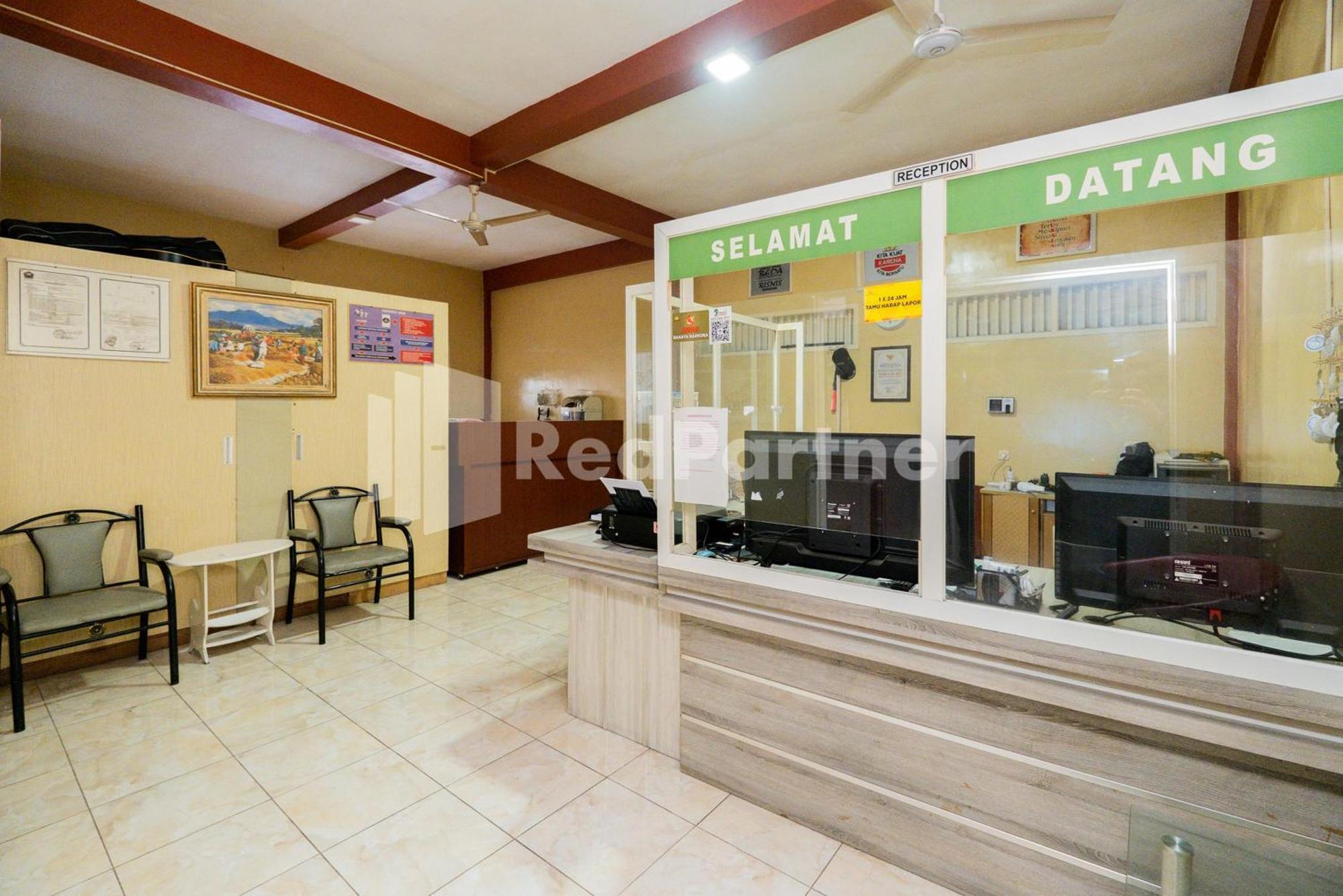 Отель Omah Kalimosodo Mitra Reddoorz Near Stasiun Malang Kota Baru Экстерьер фото