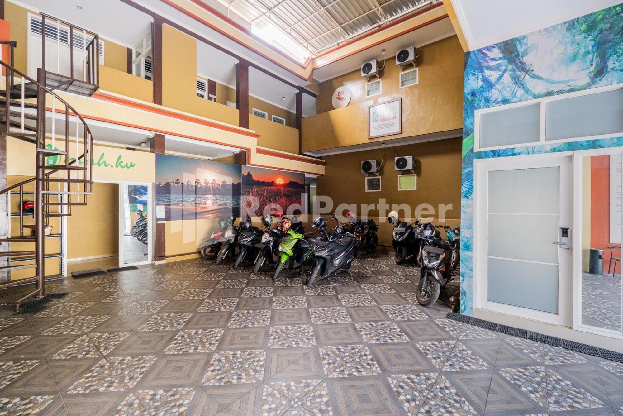 Отель Omah Kalimosodo Mitra Reddoorz Near Stasiun Malang Kota Baru Экстерьер фото